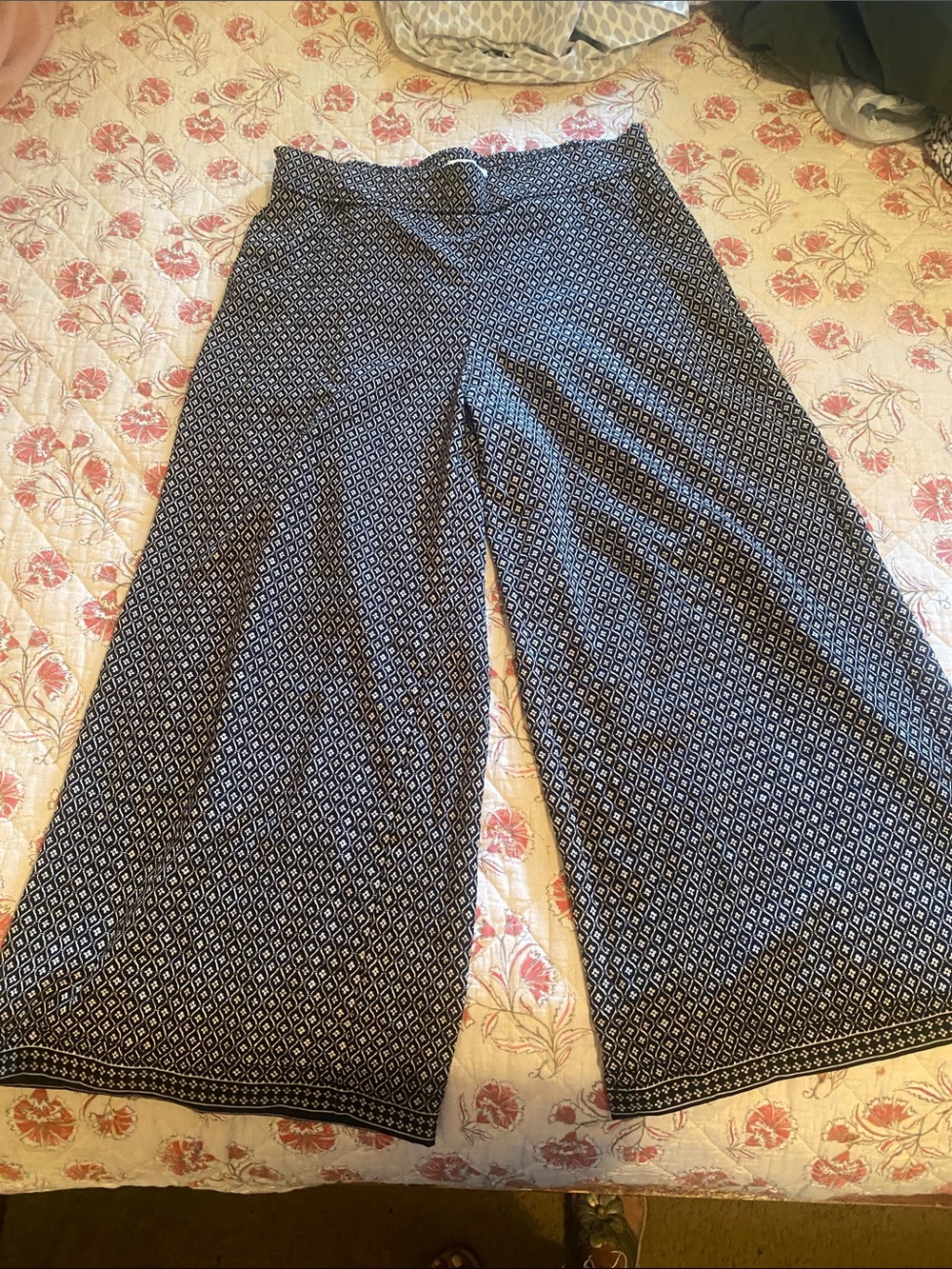 Max Studio Navy and White Wide-Leg Printed Pants